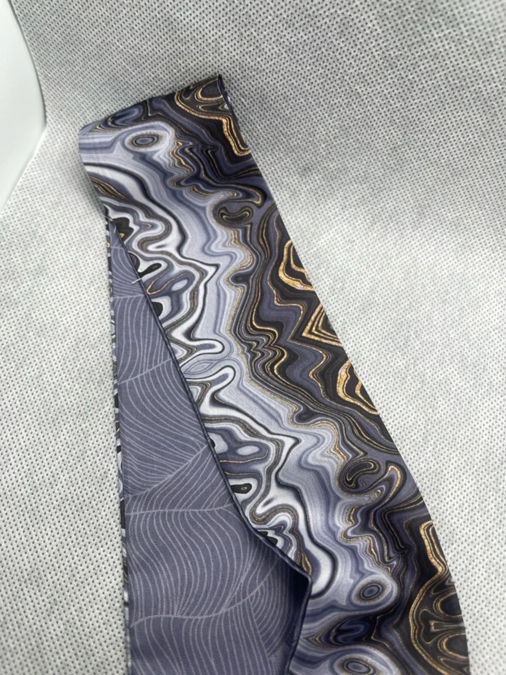 Marble-Print Necktie in Gray with Gold Accents